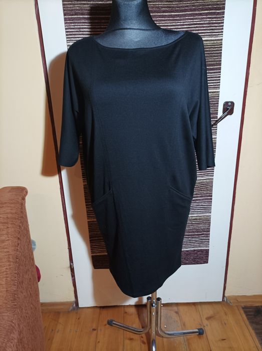 Sukienko-tunika w kolorze czarnym .krój nietoperza