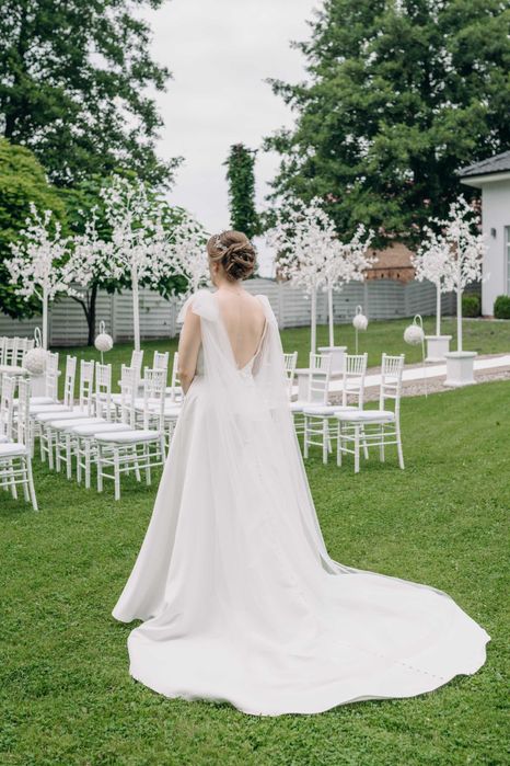 Elegancka, gładka suknia ślubna Maggie Sottero– w kolorze ecru