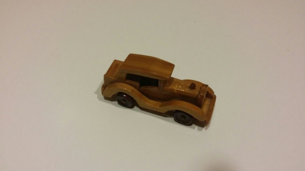 Carrinhos de madeira