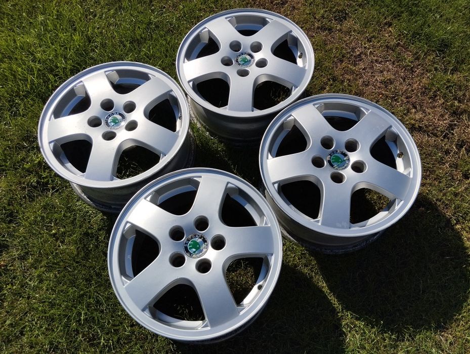 Felgi Skoda 14" 5x100 6J ET43 6Y0-025 Fabia komplet 57,1mm