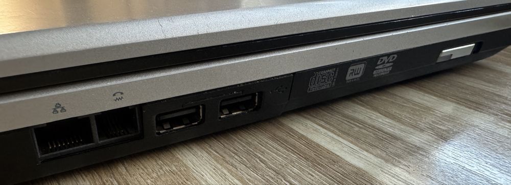 Wyjątkowy Laptop LG z PCMCIA, FireWire i Win 10 Pro - Chorzów