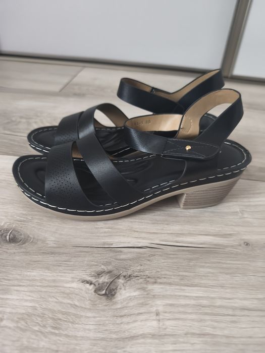 Nowe sandały damskie rozmiar 40