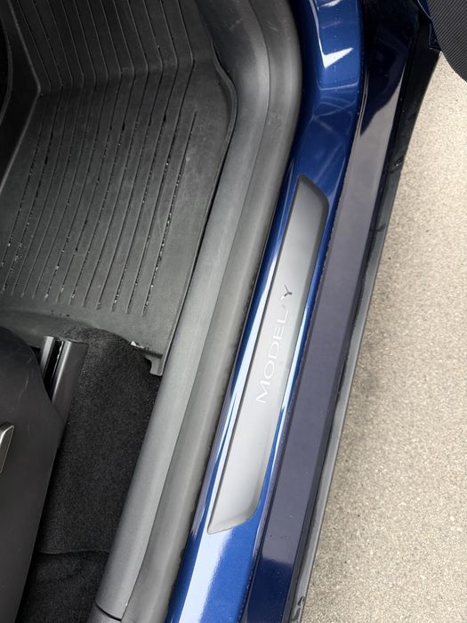 Tesla Y dual motor 2024