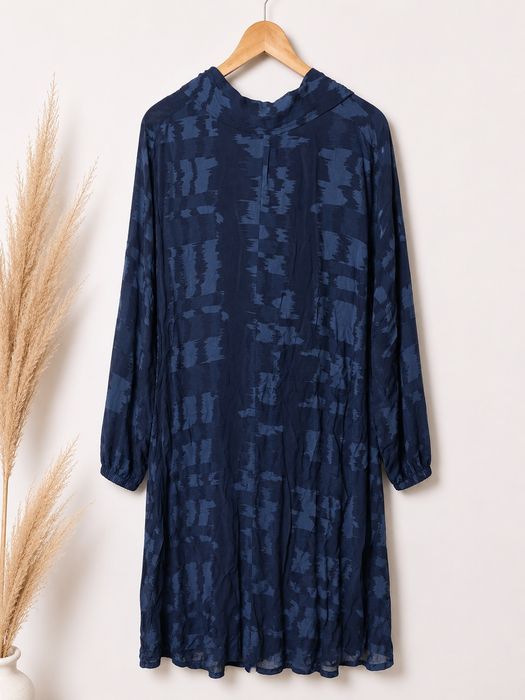 Sukienka plus size Lena Largo  100% wiskoza granat niebieski dekolt V