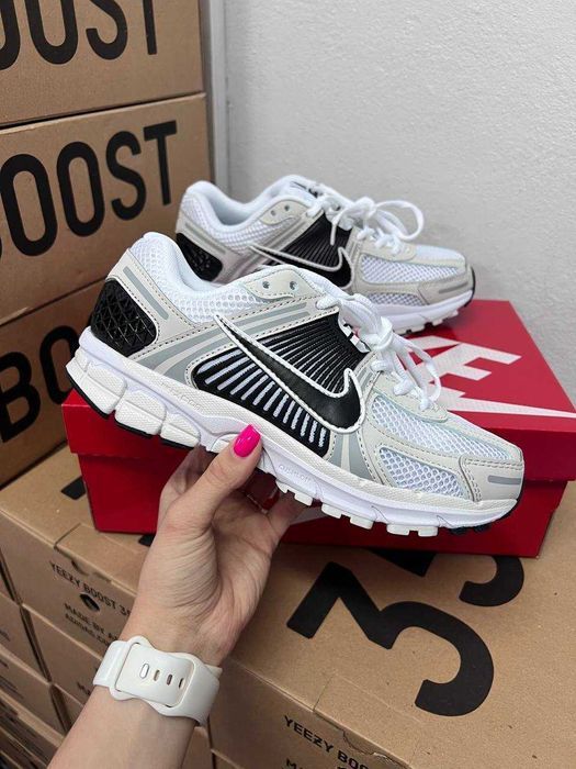 Женские кроссовки Nike Vomero 5 / Найк Вомеро белые 36 37 38 39 40