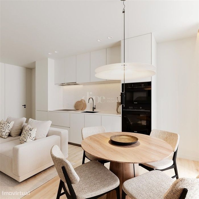 Apartamento T2 com amplo terraço, atualmente em construção