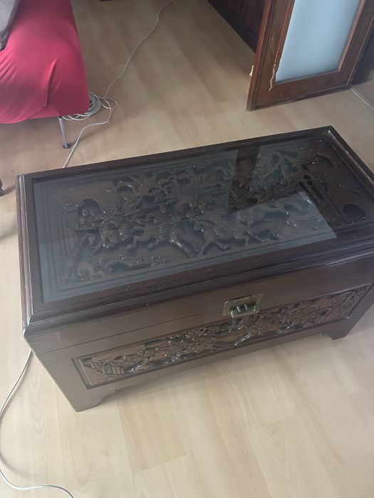 Arca antiga trabalhada