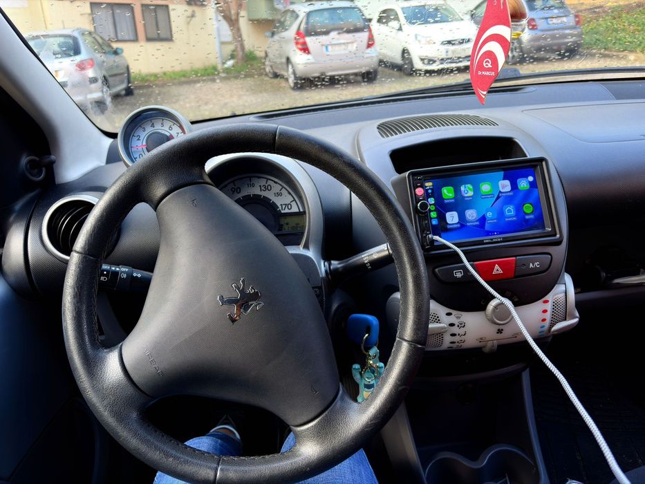 Peugeot 107 black and silver