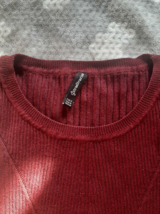 Bordowy sweterek Stradivarius r. S