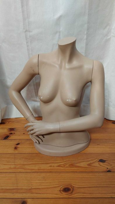 Busto de senhora em fibra