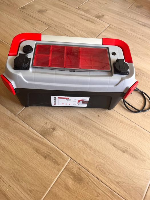 Зарядна станція на LFP акумуляторі