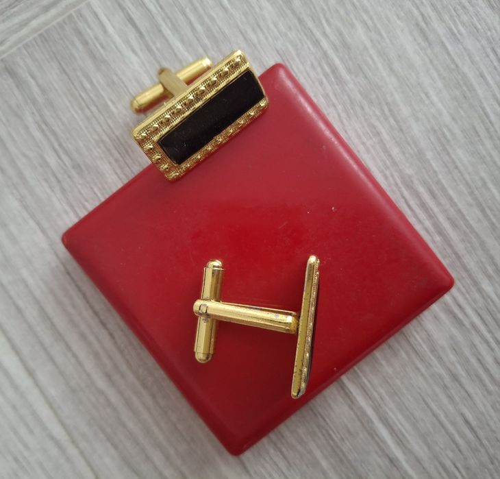 Запонки чоловічі
