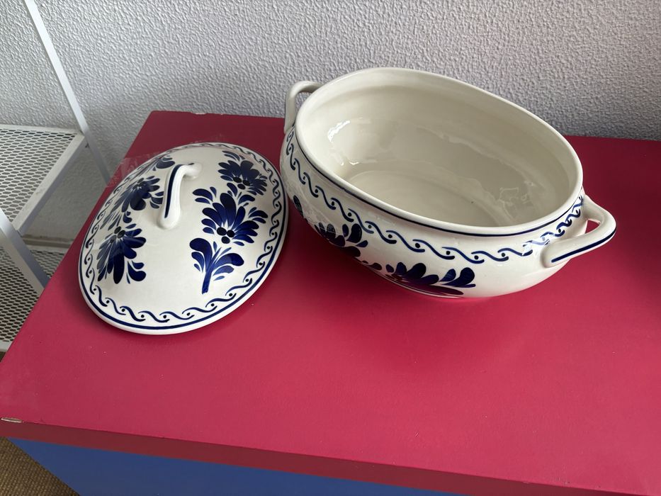 Terrina e bule Freiwald Vienna – cerâmica azul e branca