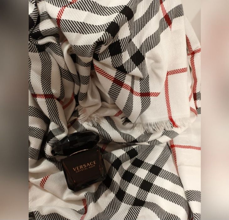 Przepiękna duża chusta Burberry