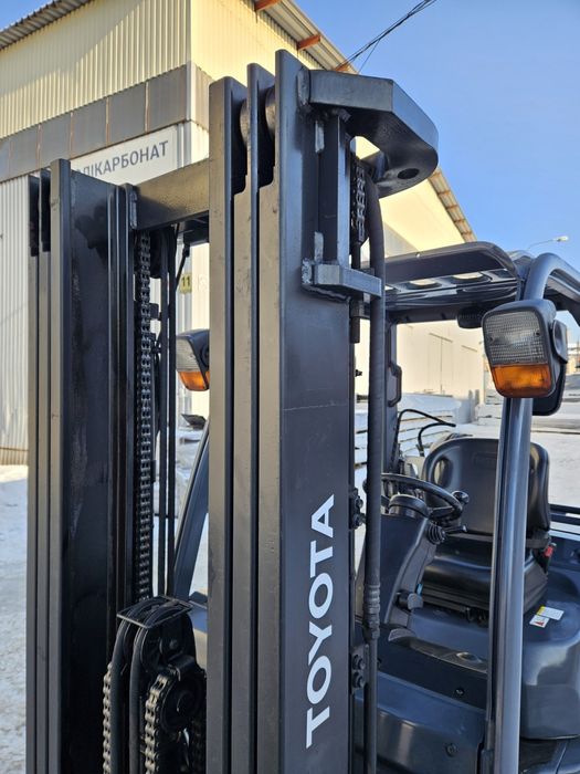Навантажувач Toyota газ/бензин. Вилочный погрузчик Тойота 2,5 тонни