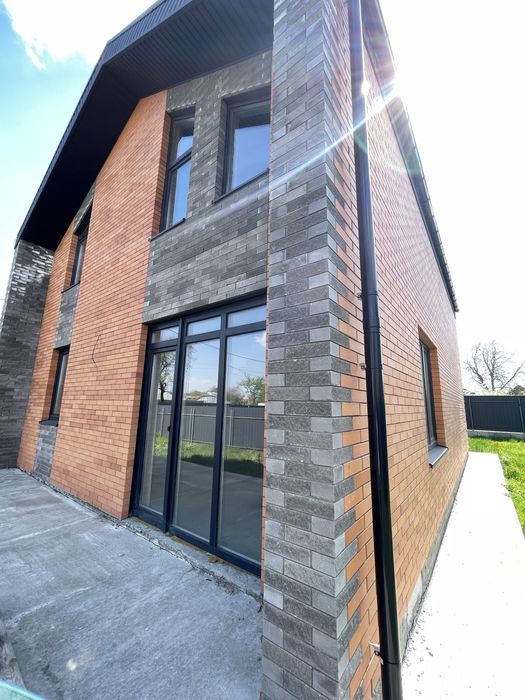 Продаж капітального 2-поверхового цегляного будинку можна під ЄОселю