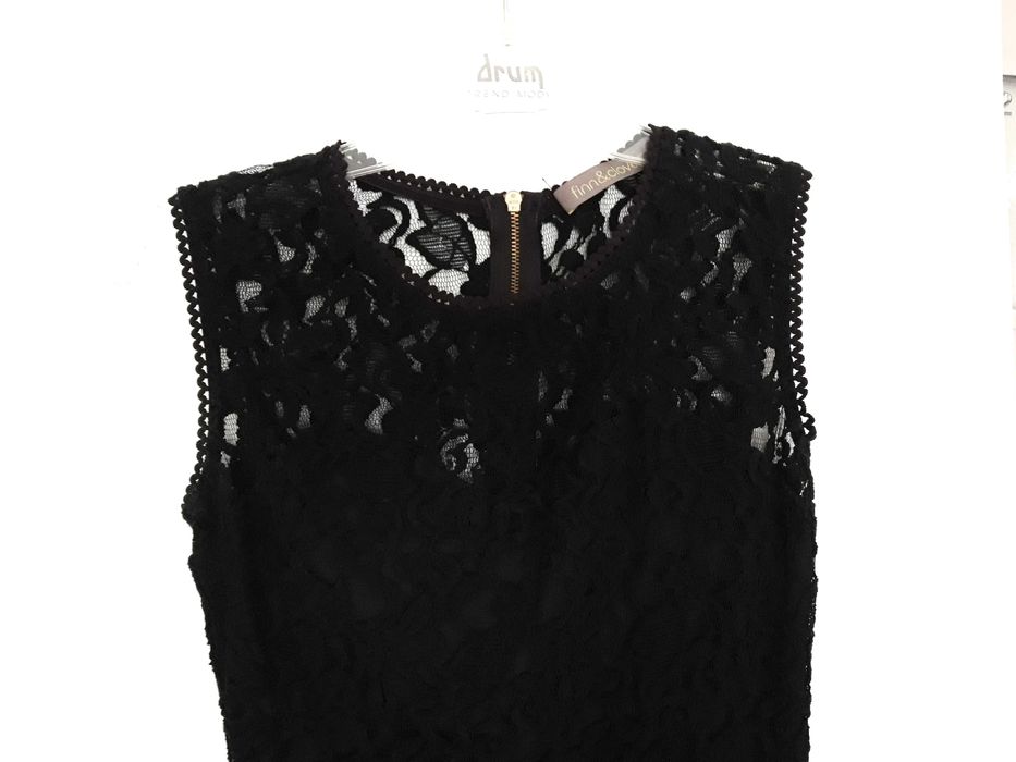 Czarna sukienka mini z koronki rozmiar 38 marka Finn&Clover