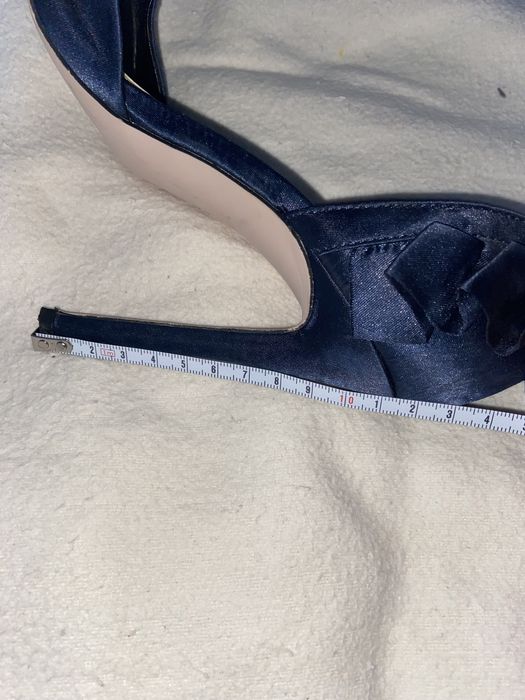Szpilki granatowe z falbanami wkładka 24cm