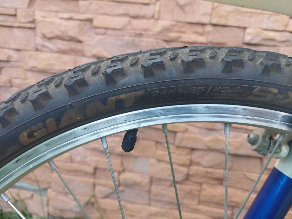 GIANT REVEL JR 24” (oklejony na niebiesko )