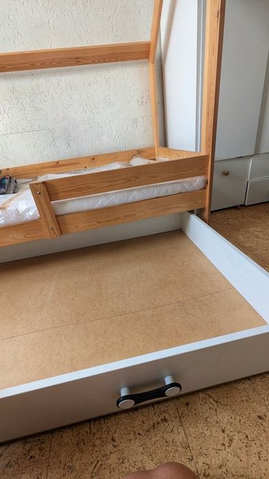 Łóżko domek z szufladą i barierką GRATIS nowy materac i narzuta 80 160