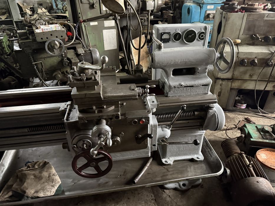 Токарный 1к625. Возле патрона 250 мм 1 сотка