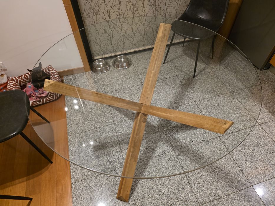 Mesa redonda em vidro