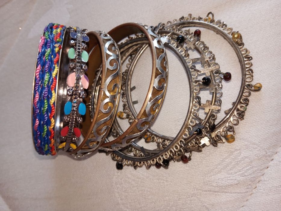 Acessórios: 2 lotes pulseiras