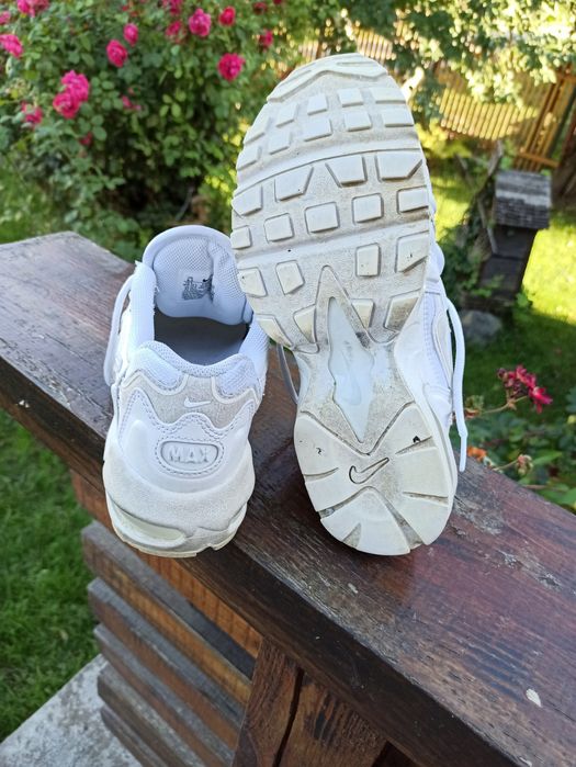 Жіночі кросівки Nake,в гарному стані.