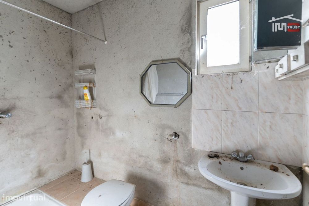 Moradia T2 Em Seiça Inserida Num Terreno Com 707 M²