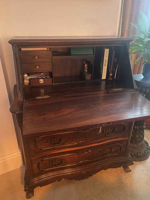 Secretaria/escrevaninha/cómoda estilo D.José vinhático em Pau Santo