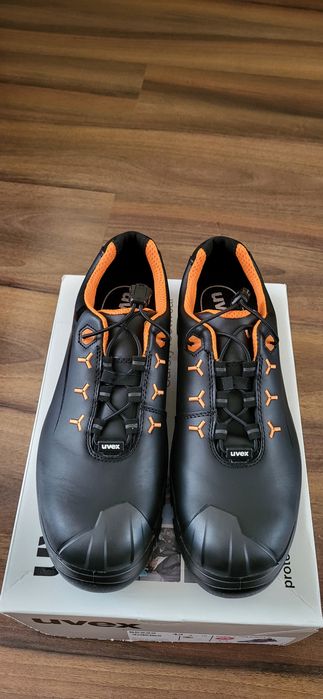 Buty ochronne UVEX rozm. 43