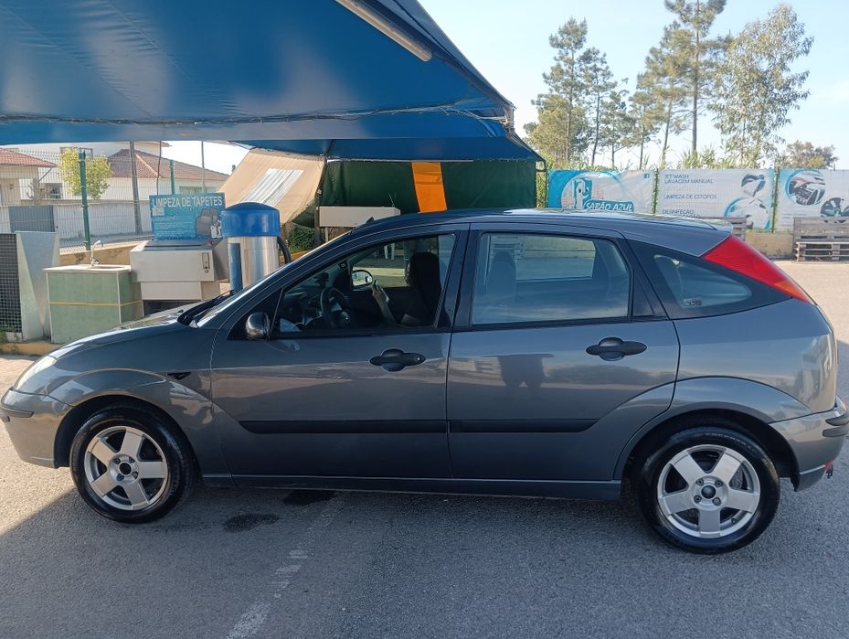 Vendo Ford Focus 2004 com 204 km rodados, gasolina 1.4 vidros eletrôni