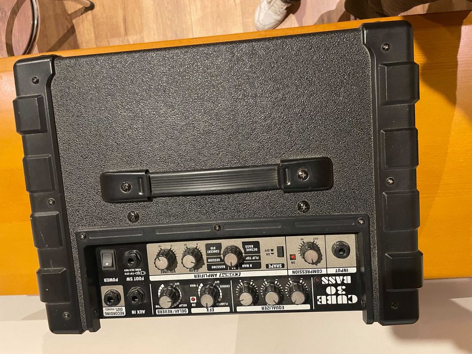 Amplificador de baixo Roland Cube-30 Bass