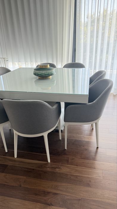 Mesa de jantar com opcao de cadeiras