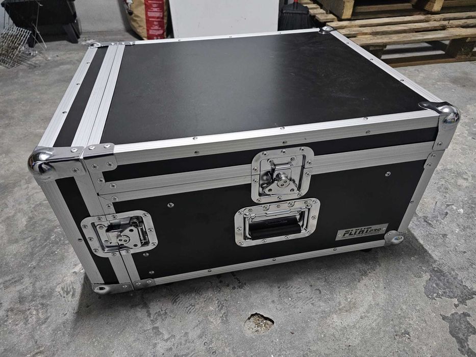 Mesa de Mistura Behringer Xenyx QX2442USB