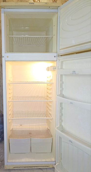 Двухкамерный холодильник