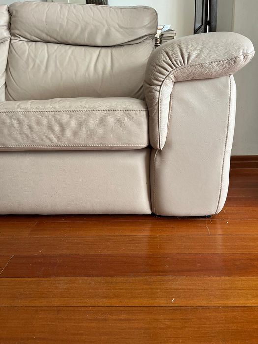 Sofá 2 lugares Pele Bege