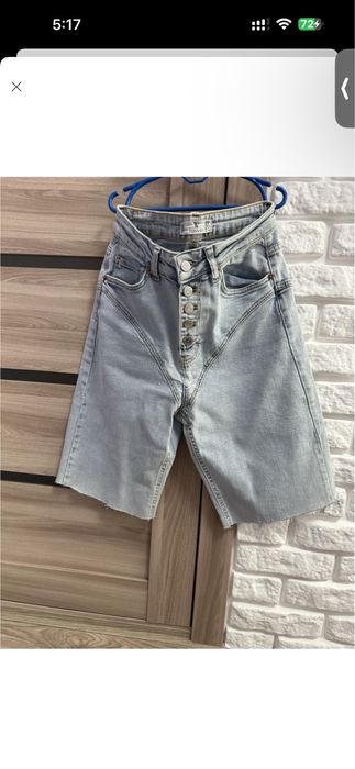 Продам нові джинсові шорти м-л з кокеткою/імітацією трусиків