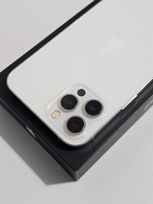 Iphone 12PRO MAX 128gb.  79% Bateria.  Muito bom.