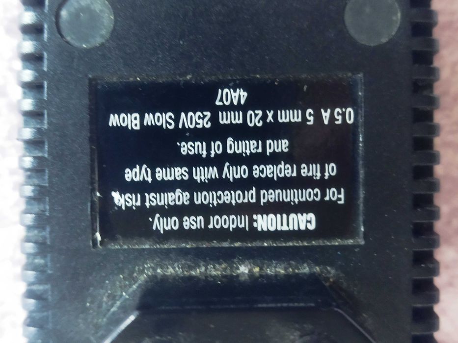 Понижающий преобразователь RadioShack 273-1426 от 220V до 110V 85W.
