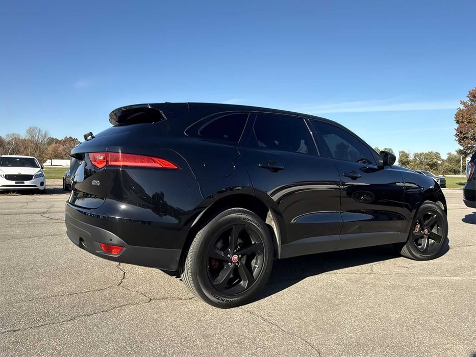 Jaguar F-PACE      2020