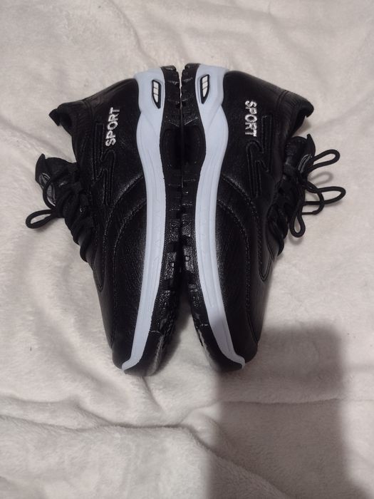 40р./25,8 см Кросівки чоловічі, водонепронекні.