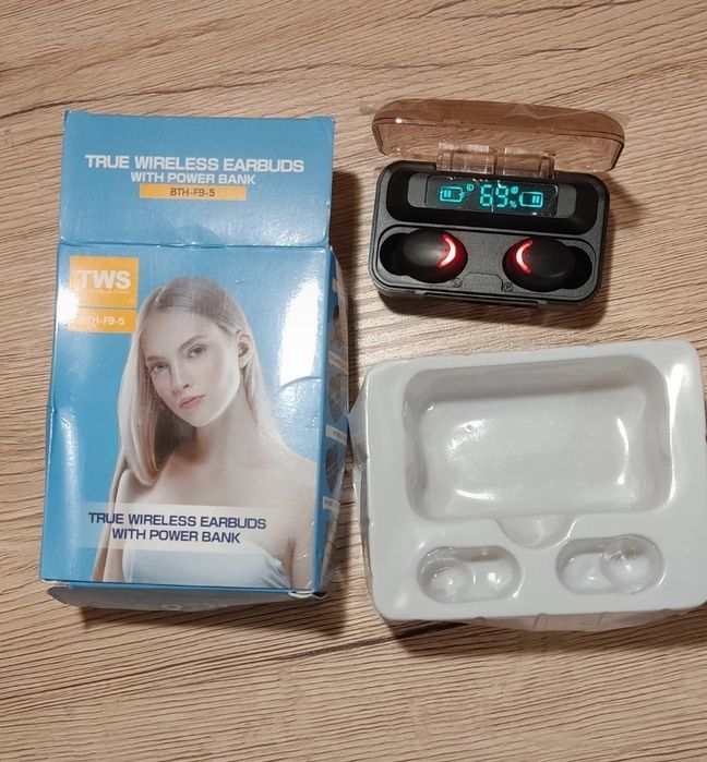 Nowe bezprzewodowe słuchawki douszne z funkcją powerbanka
