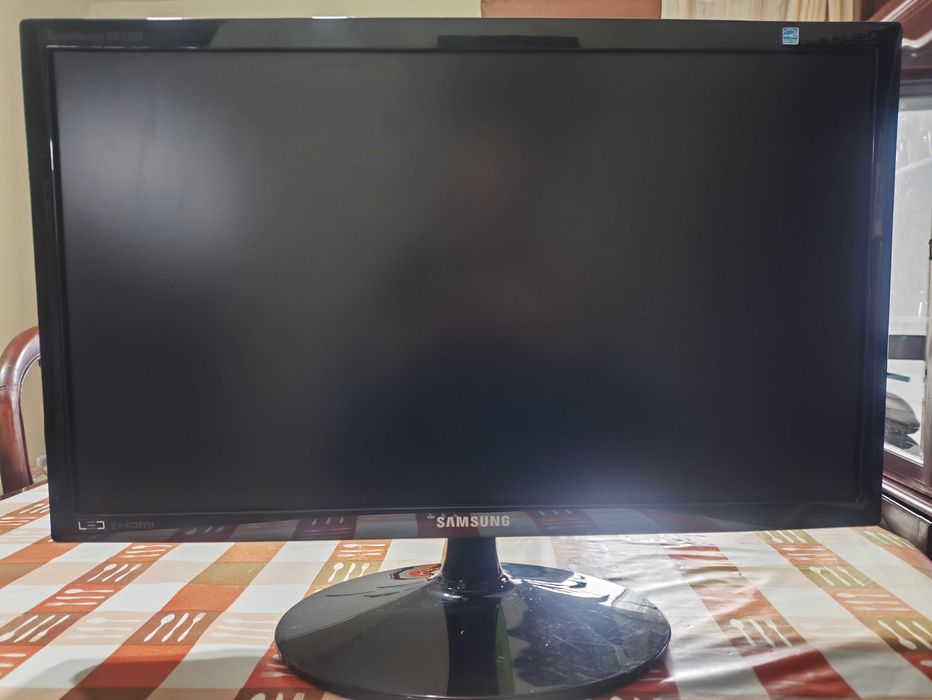 PC Gaming AMD - com oferta de monitor e sistema de som.