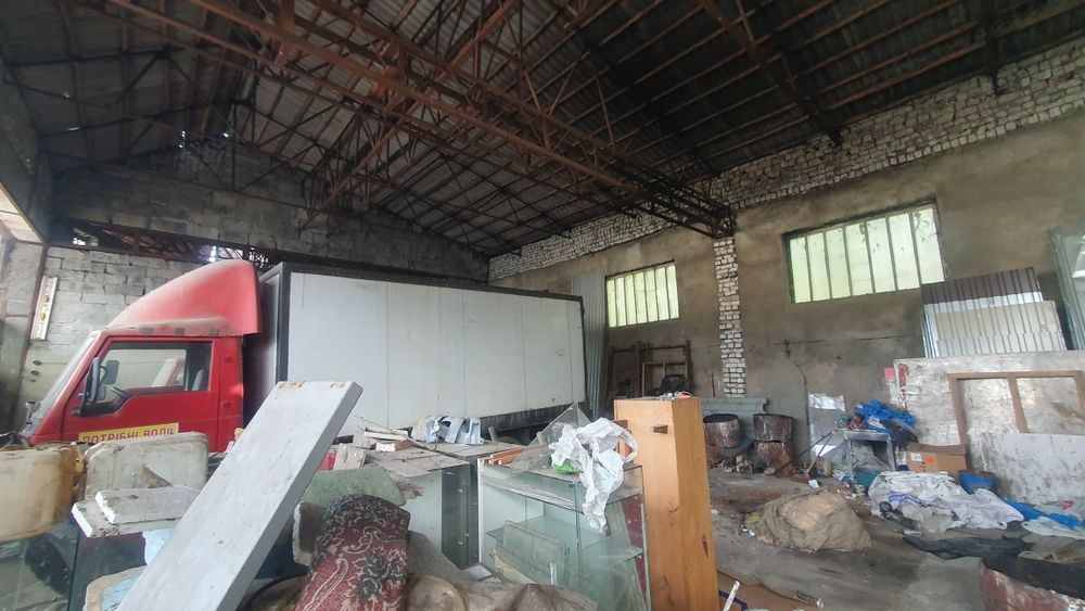 Продам приміщення під комерцію