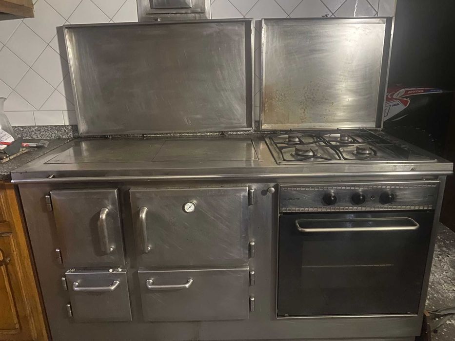 Vendo fogão a lenha/gás