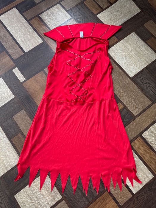 Жіночі карнавальні костюми: морячка, Дракула/вампір, Гарлі Квін/клоун