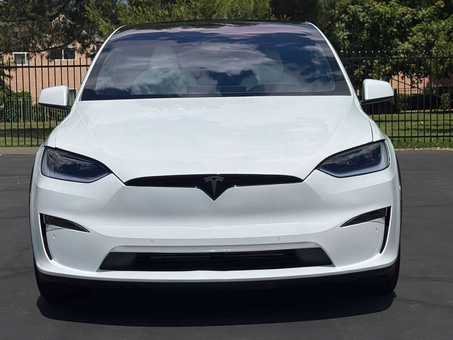Tesla Model X Plaid      2022