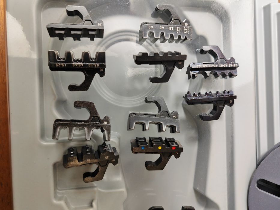 KNIPEX 97 33 02 Szczypce z magazynkiem 5 matryc 
SZCZYPCE DO