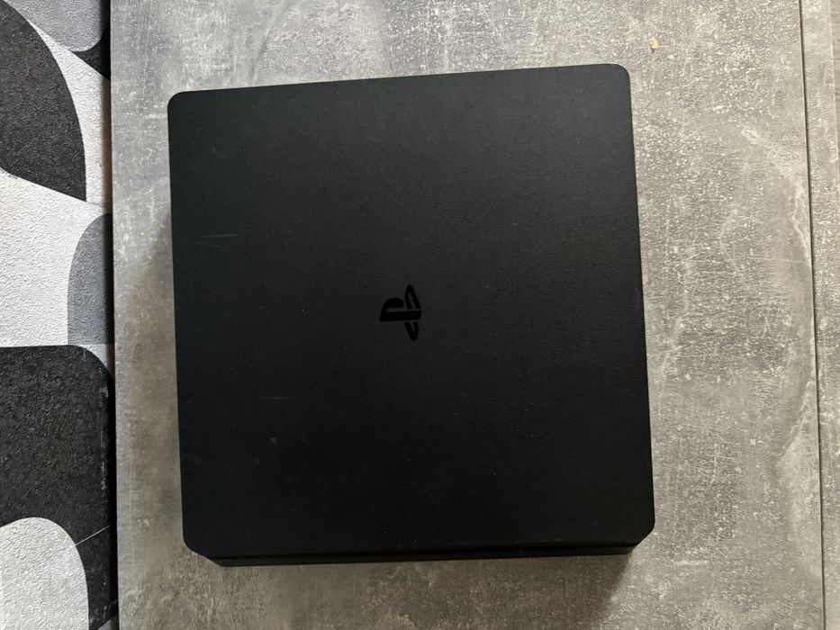 Playstation 4 slim